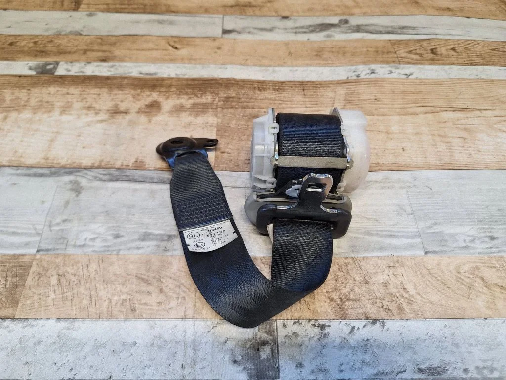 Rear seatbelt – Toyota Yaris (2006-2011)