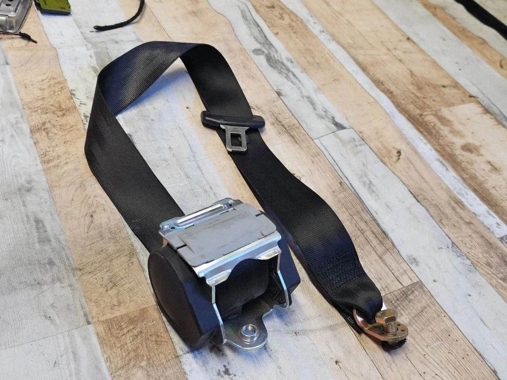 Rear seatbelt 4F0857805E