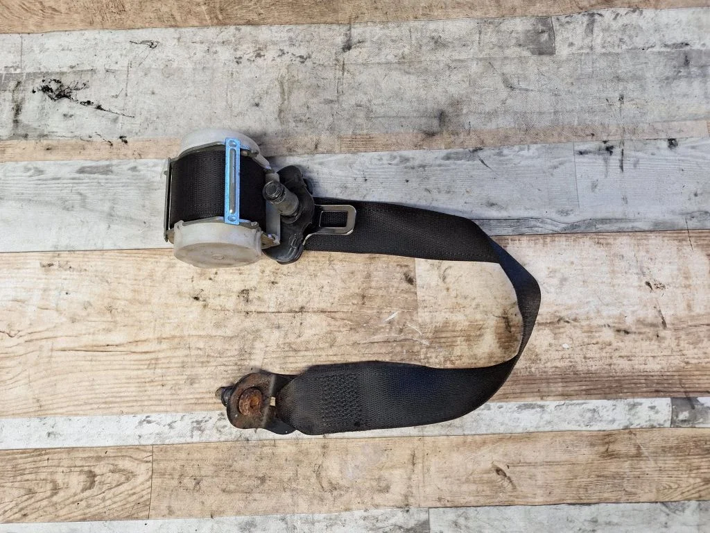 Rear seatbelt 041039