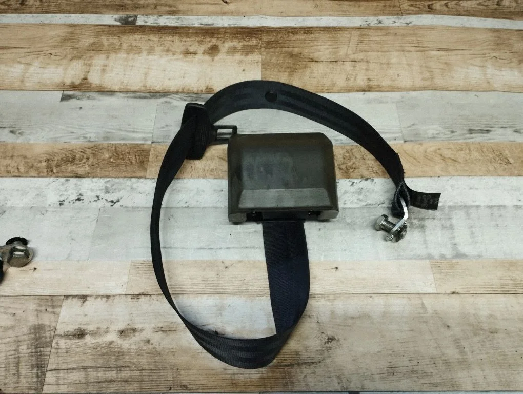 Rear seatbelt 4F0857805E