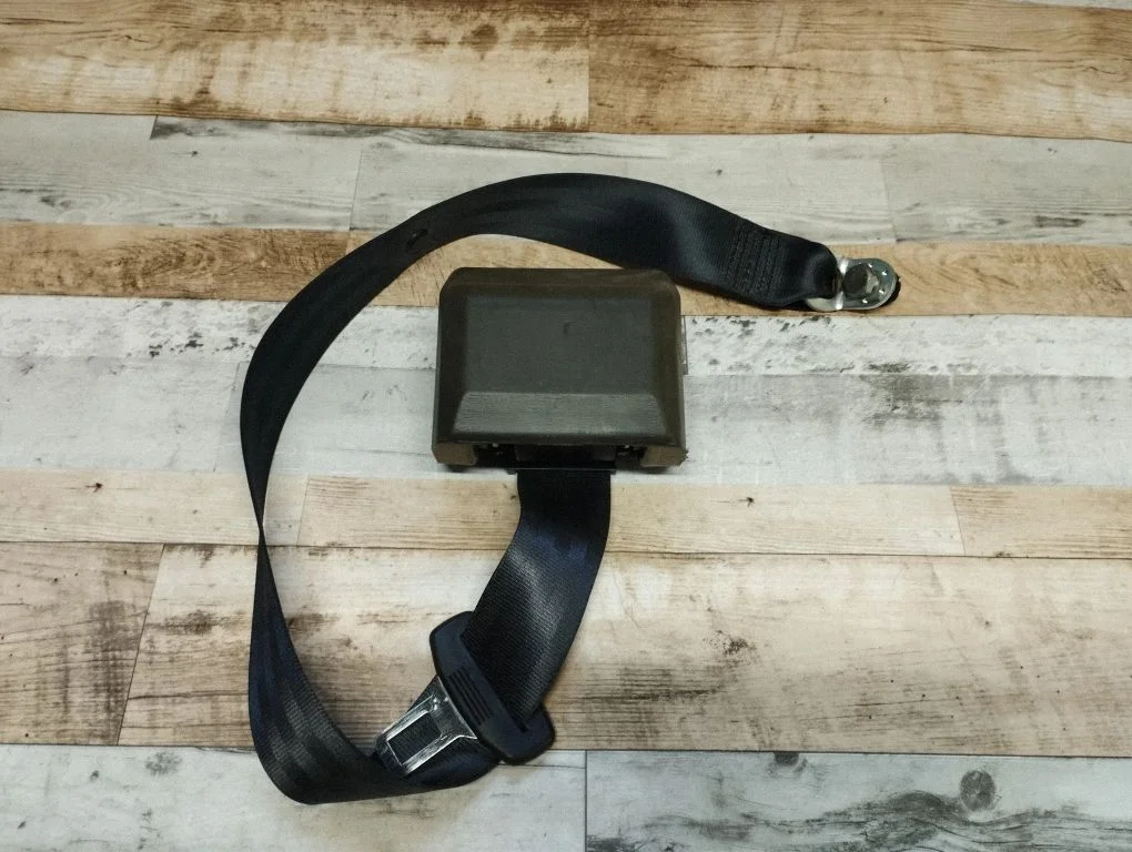Rear seatbelt 4F0857805E