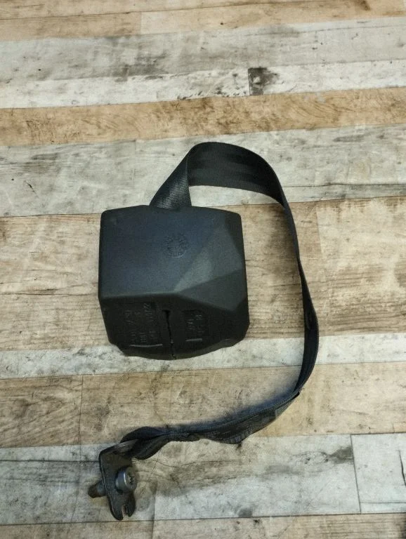 Rear seatbelt 3C9857805