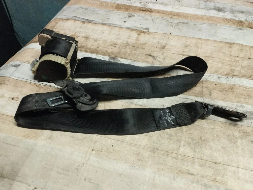 Pas bezpieczeństwa tylny 1T0857806B