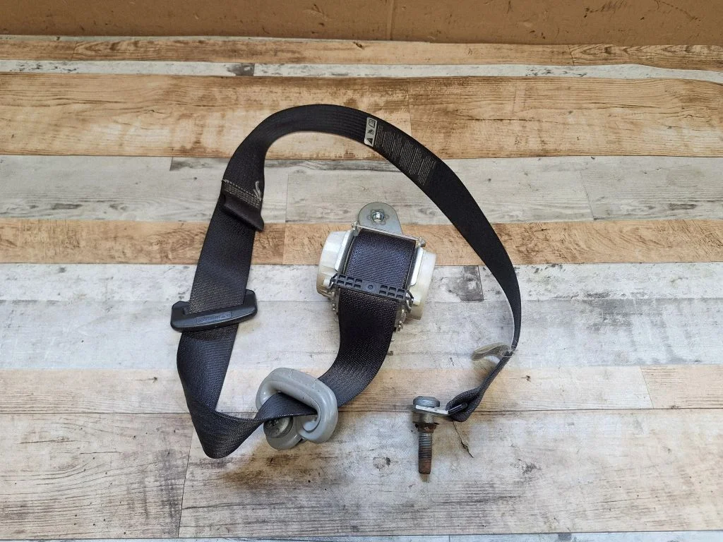 Rear seatbelt 040778