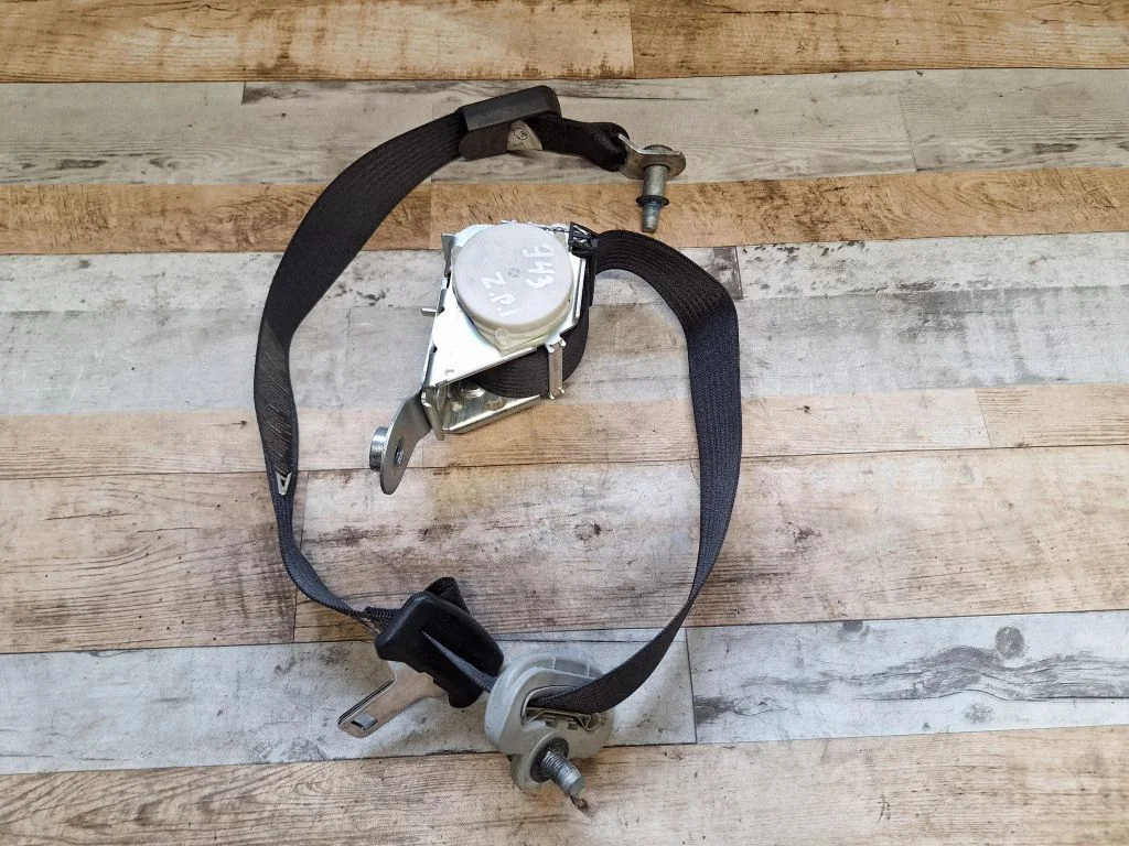 Rear seatbelt 040779