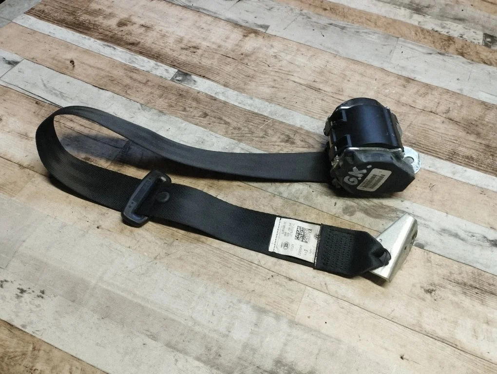 Rear seatbelt 1K9857805