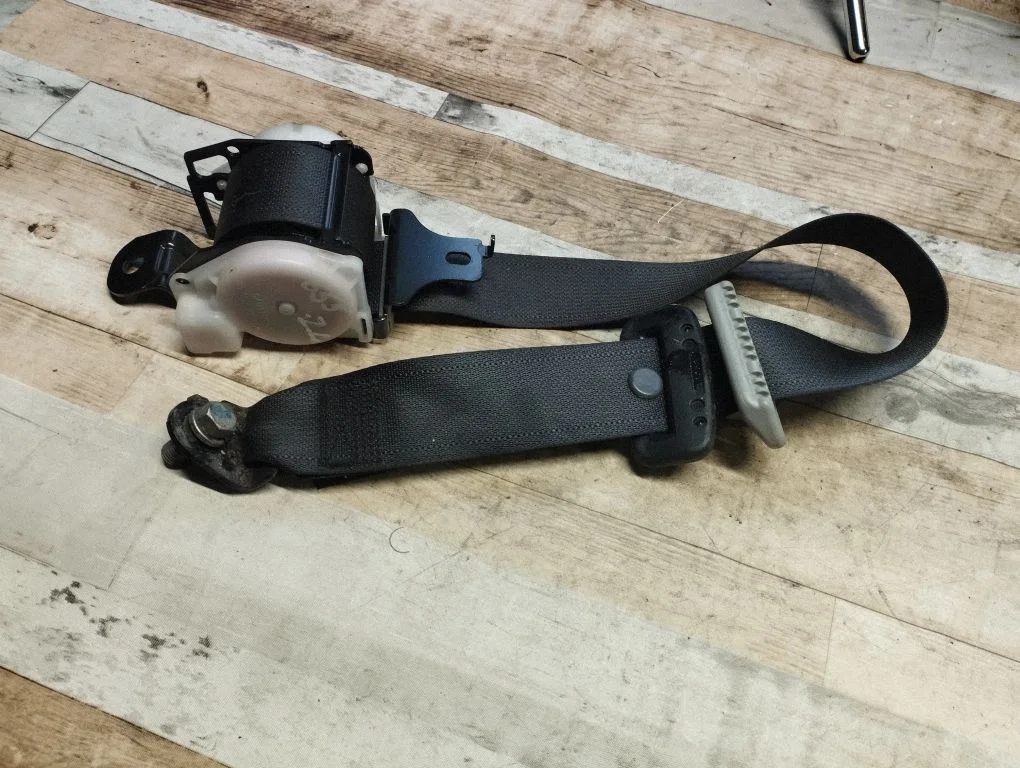 Rear seatbelt – Honda Civic (2006-2011)