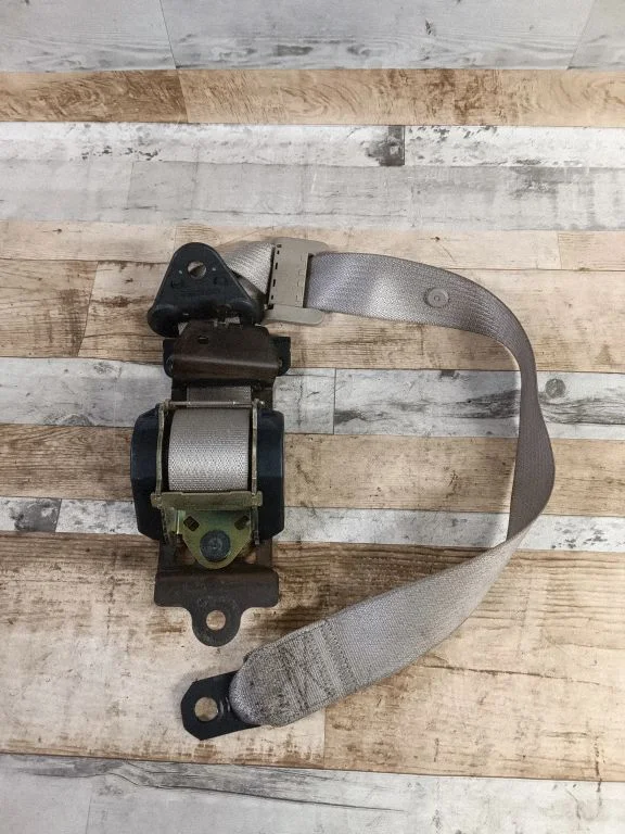 Rear seatbelt – rear right