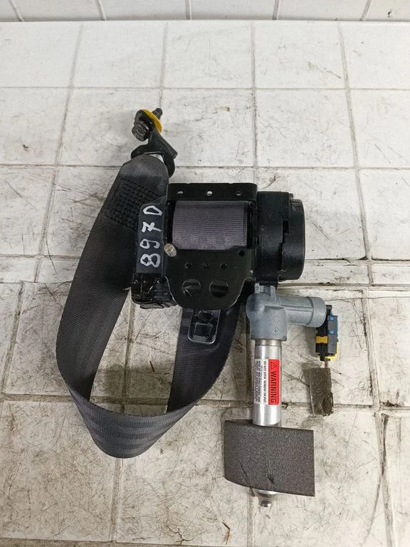 Rear seatbelt 04242