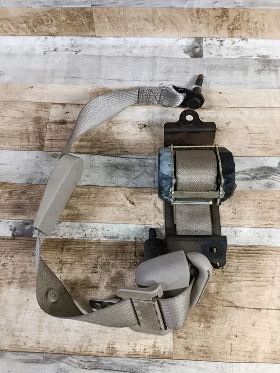 Rear seatbelt – rear right