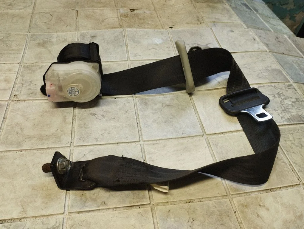 Rear seatbelt T89355T
