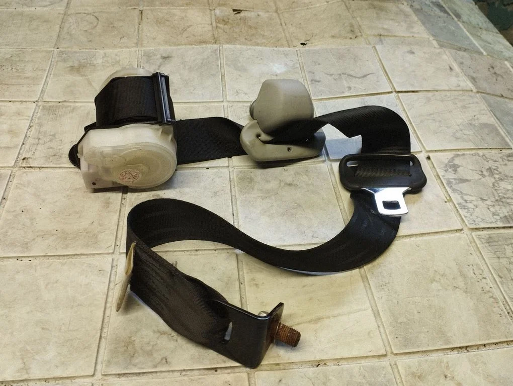 Rear seatbelt T89355T