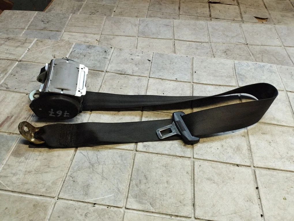 Aizmugurējā drošības josta 4F0857805E