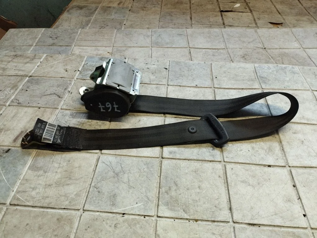 Aizmugurējā drošības josta 4F0857805E