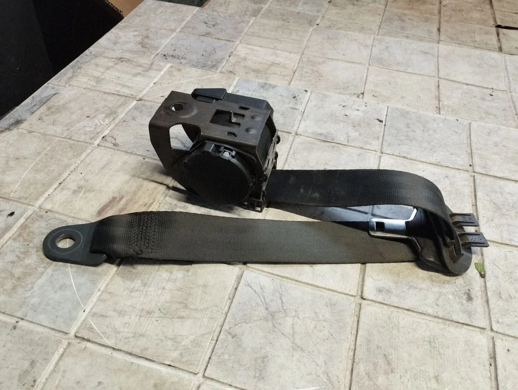 Rear seatbelt 96325577XX