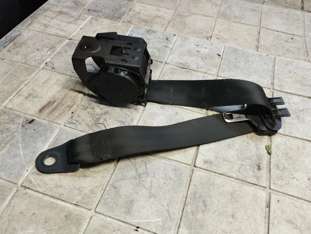 Rear seatbelt 96325577XX