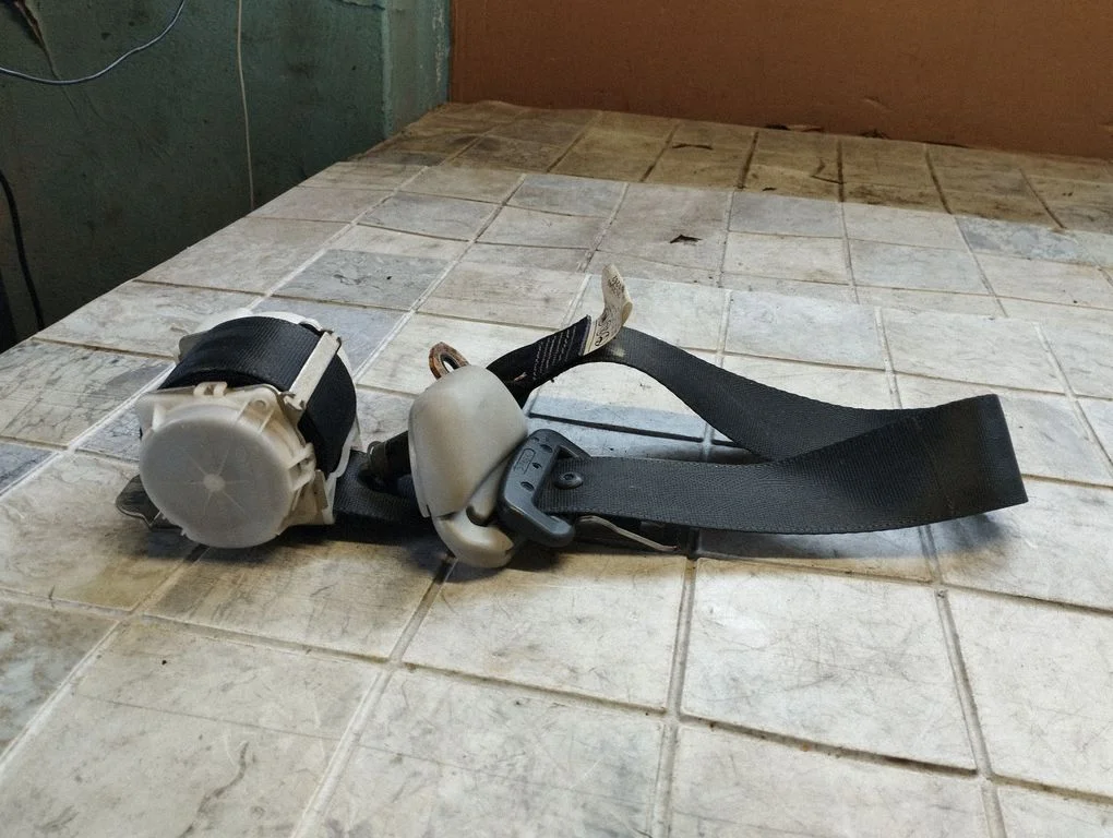 Tagumine turvavöö – tagumine vasak