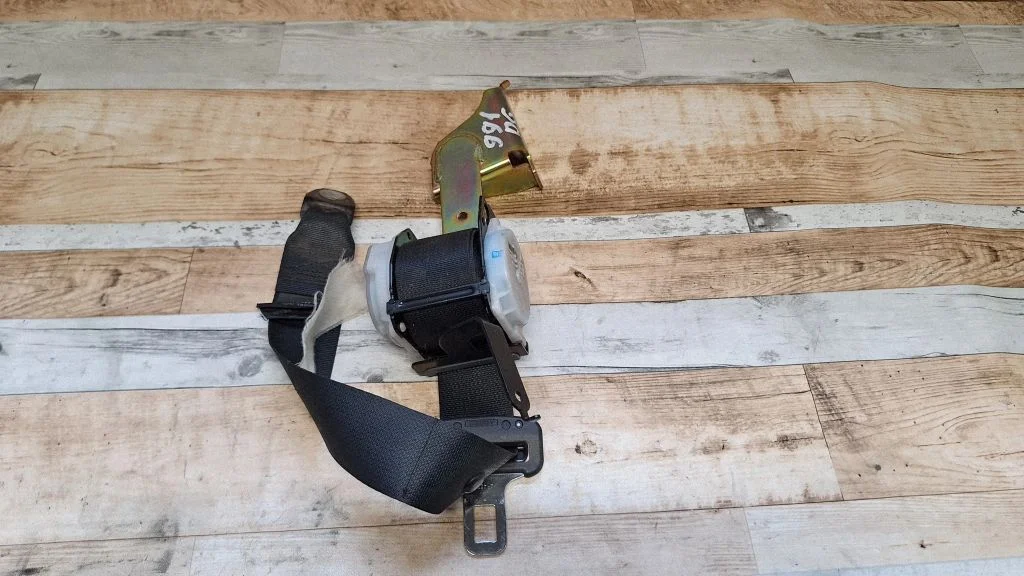 Rear seatbelt 7336005100