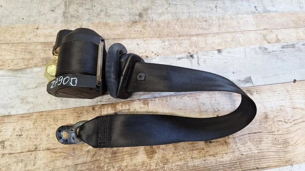 Rear seatbelt 43594D