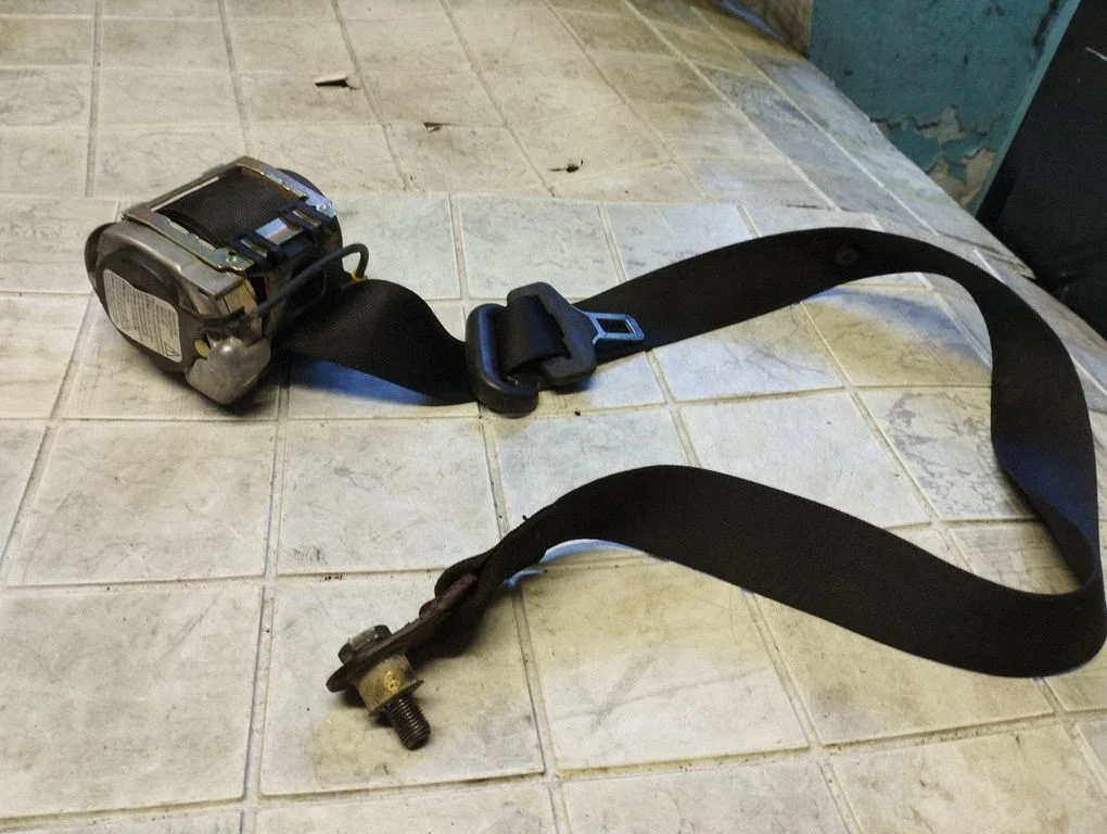 Tagumine turvavöö 561009801