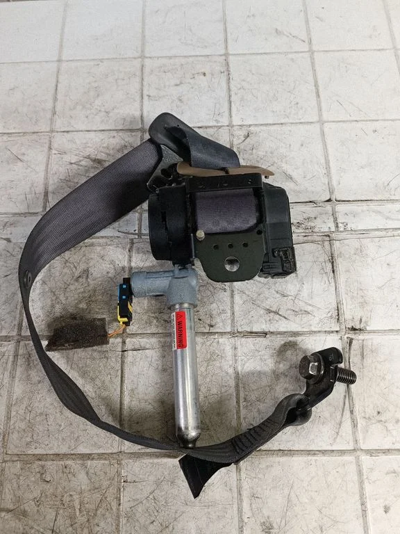 Rear seatbelt 04243