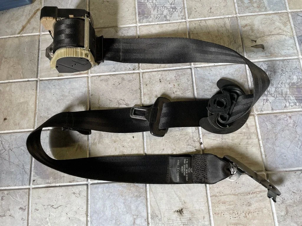 Rear seatbelt 0416352