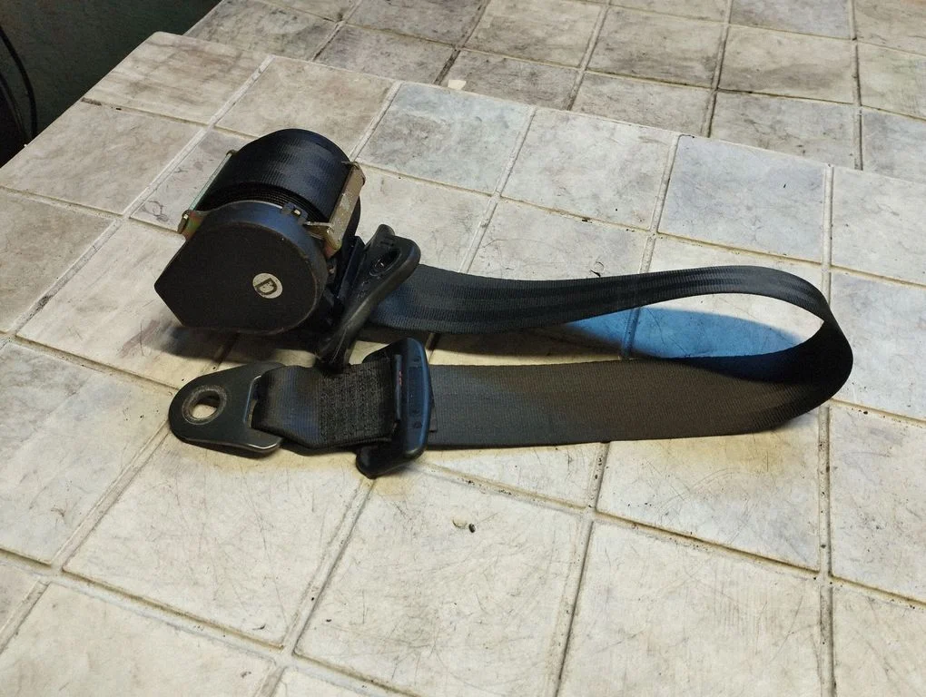 Aizmugurējā drošības josta 3350316
