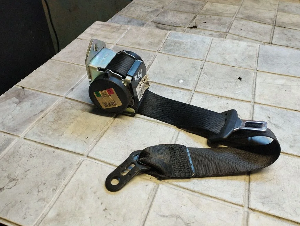 Rear seatbelt 607051100C