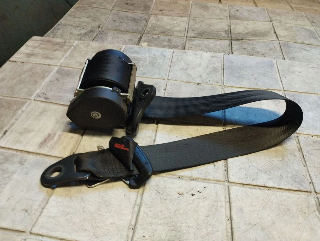 Aizmugurējā drošības josta 3350311
