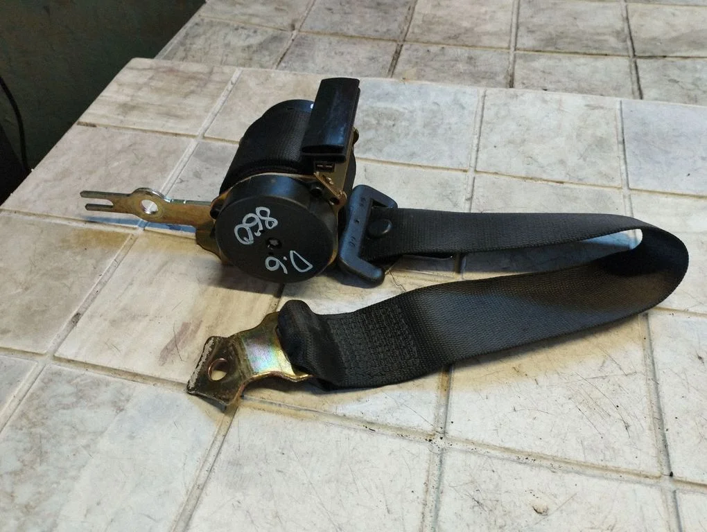Rear seatbelt – rear right