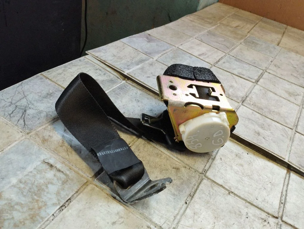Rear seatbelt 4M51A611B68AG