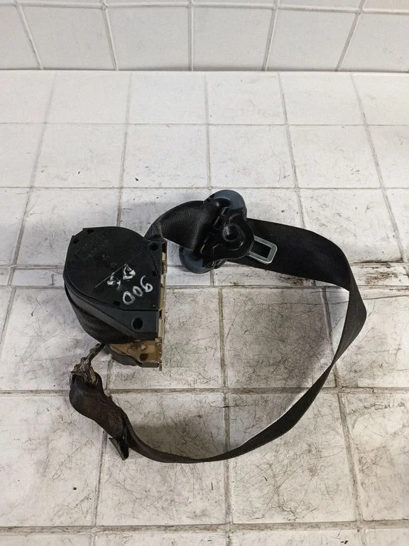 Rear seatbelt 040141