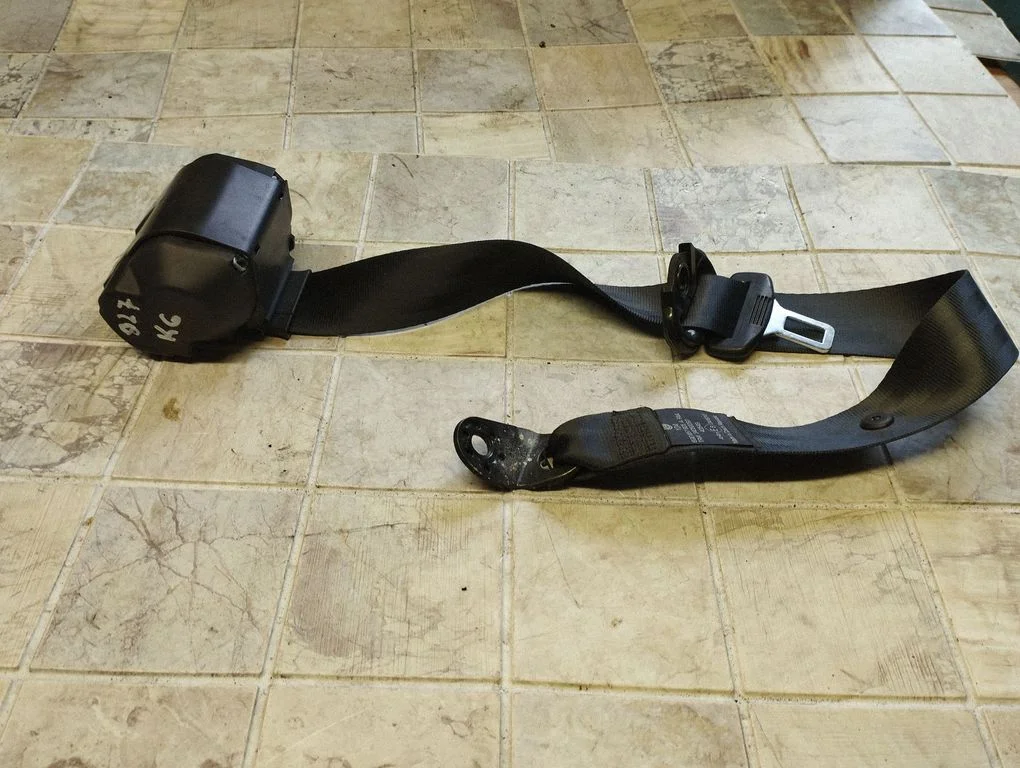 Rear seatbelt – Volkswagen Polo IV 9N3 (2005-2009)