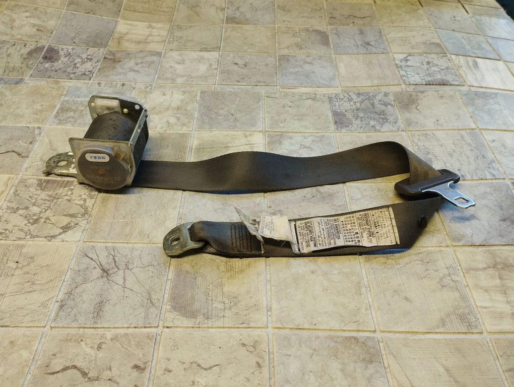 Rear seatbelt – Toyota Prius (XW20) (2003-2009)