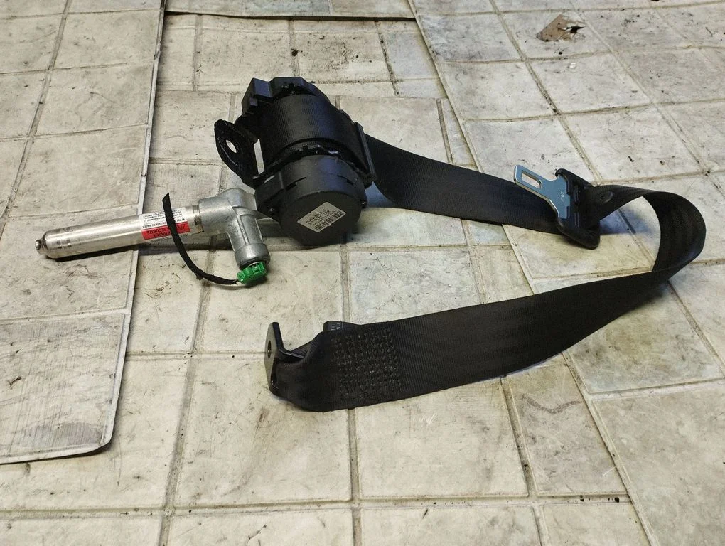 Aizmugurējā drošības josta 8639551