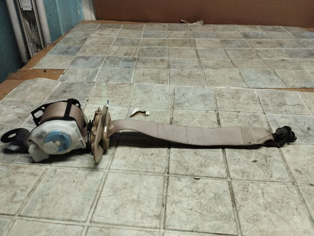Rear seatbelt 898201F500