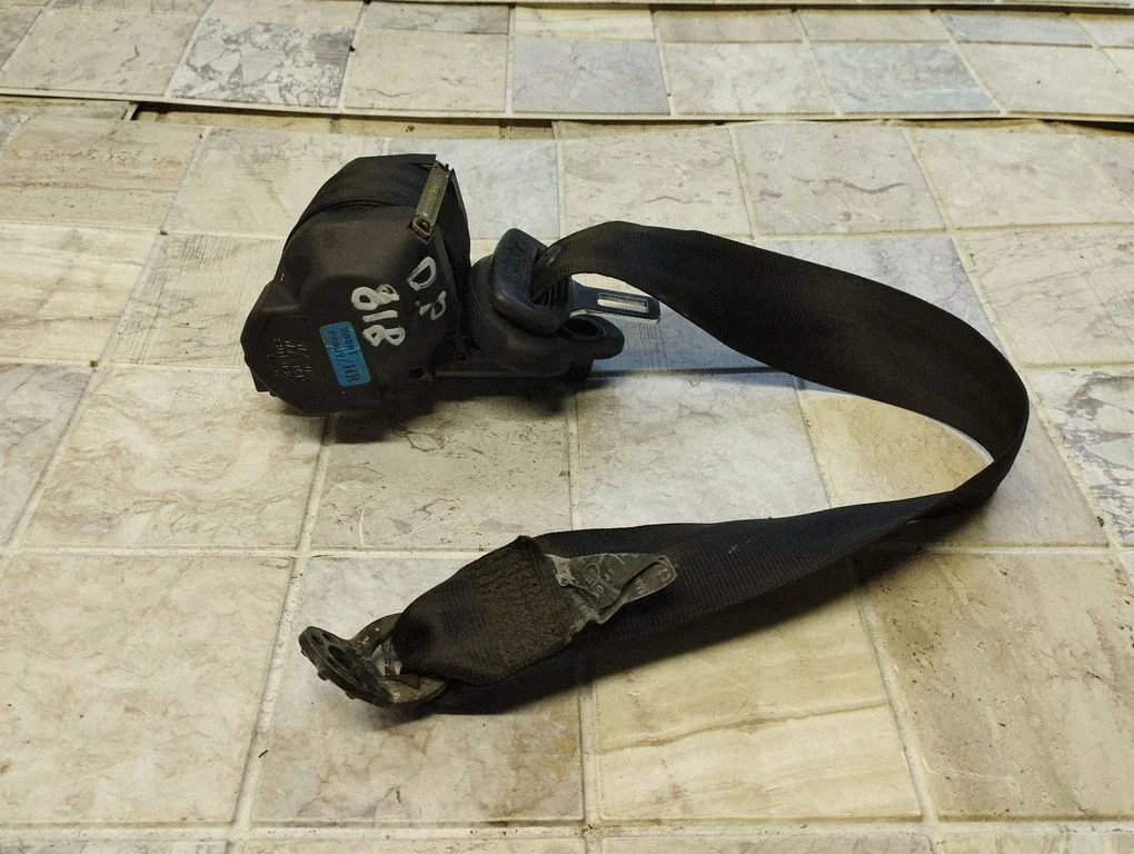 Rear seatbelt 6Y6857448D