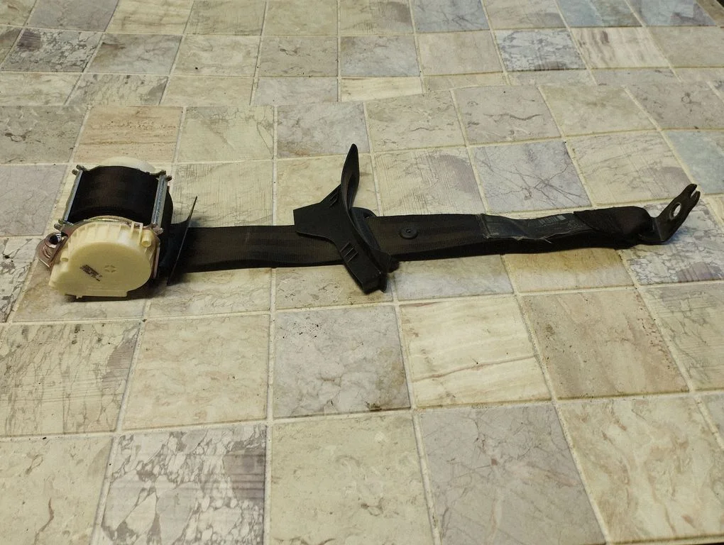 Aizmugurējā drošības josta 33058994C