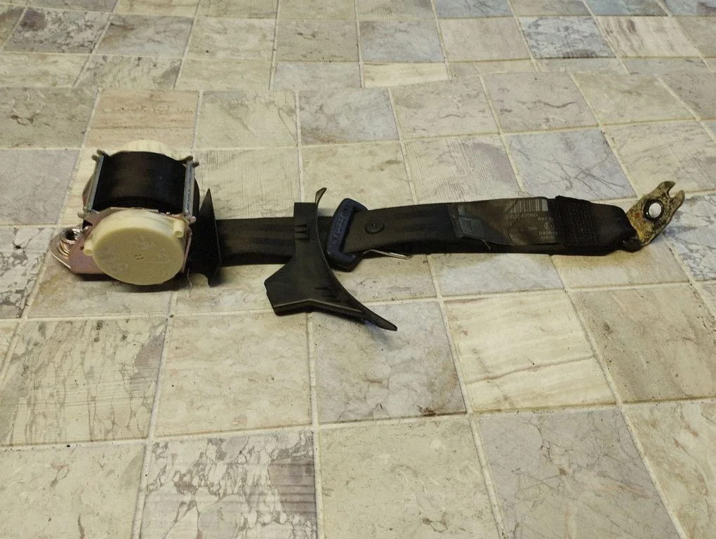 Aizmugurējā drošības josta 33058993C