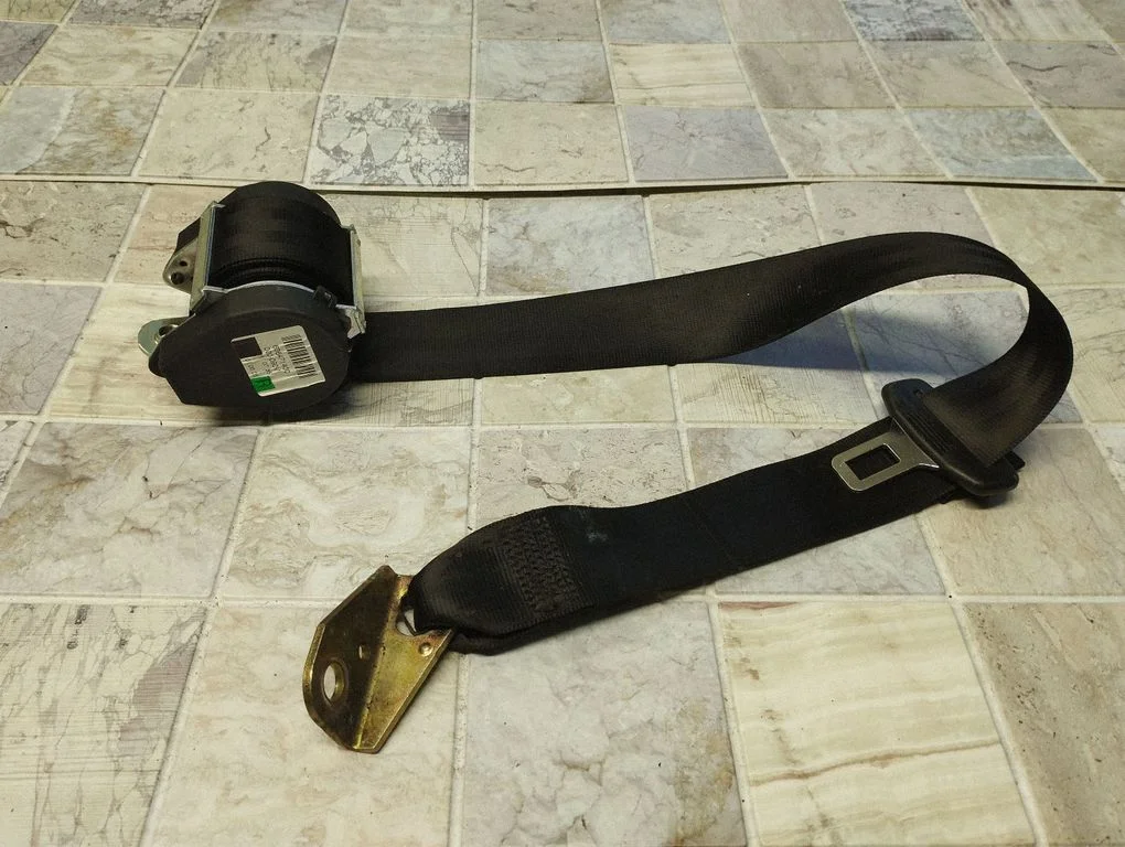Rear seatbelt 1K6857806F