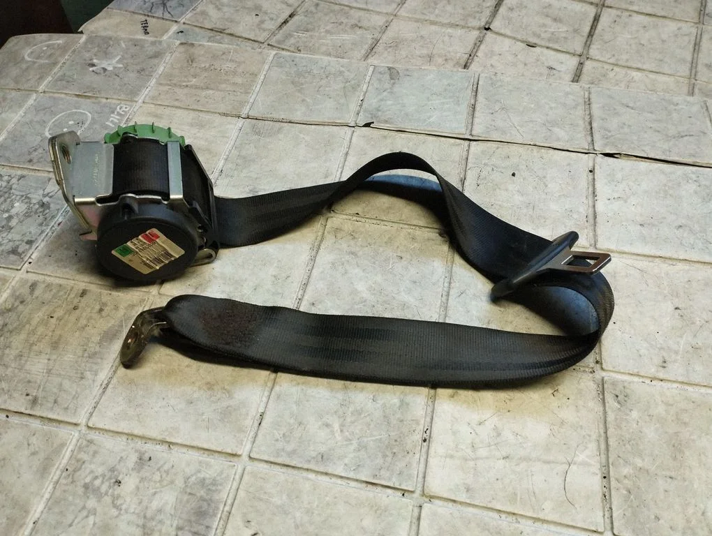 Rear seatbelt 1Z0857447C
