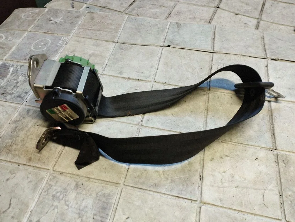 Rear seatbelt 1Z0857447C