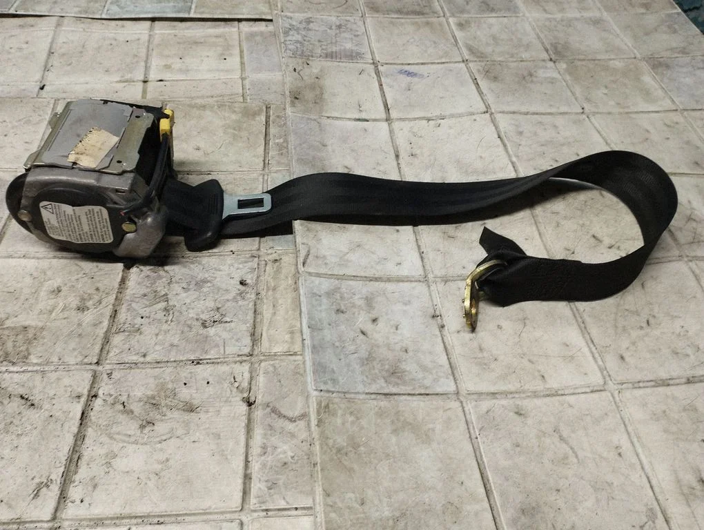 Rear seatbelt 8E5857805F