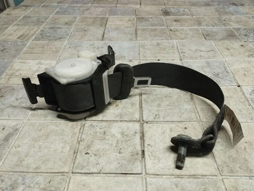 Rear seatbelt 13288436