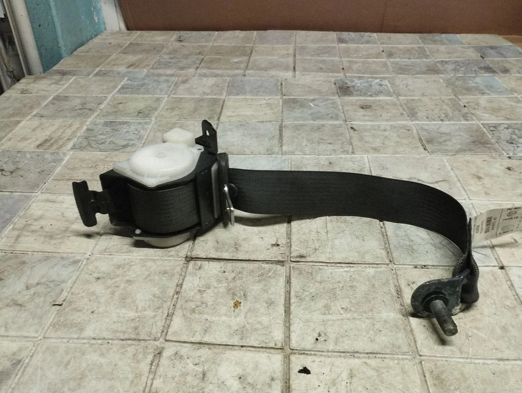 Rear seatbelt 13288436