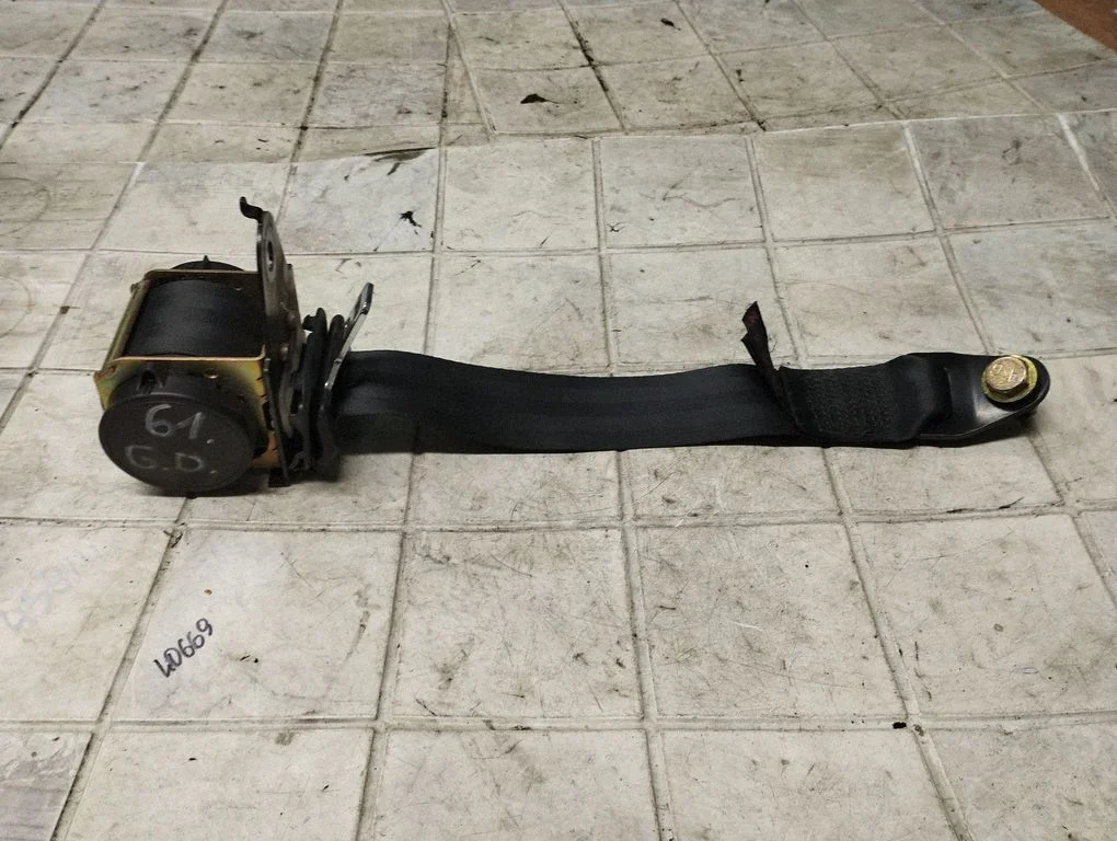 Pas bezpieczeństwa tylny 04167060
