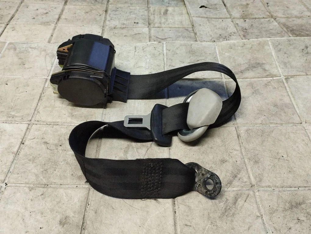 Rear seatbelt 1J6857805B