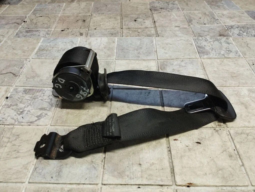 Rear seatbelt 93335121