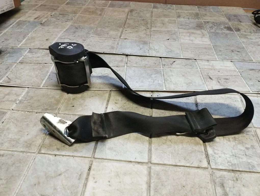Rear seatbelt 1K6857806N