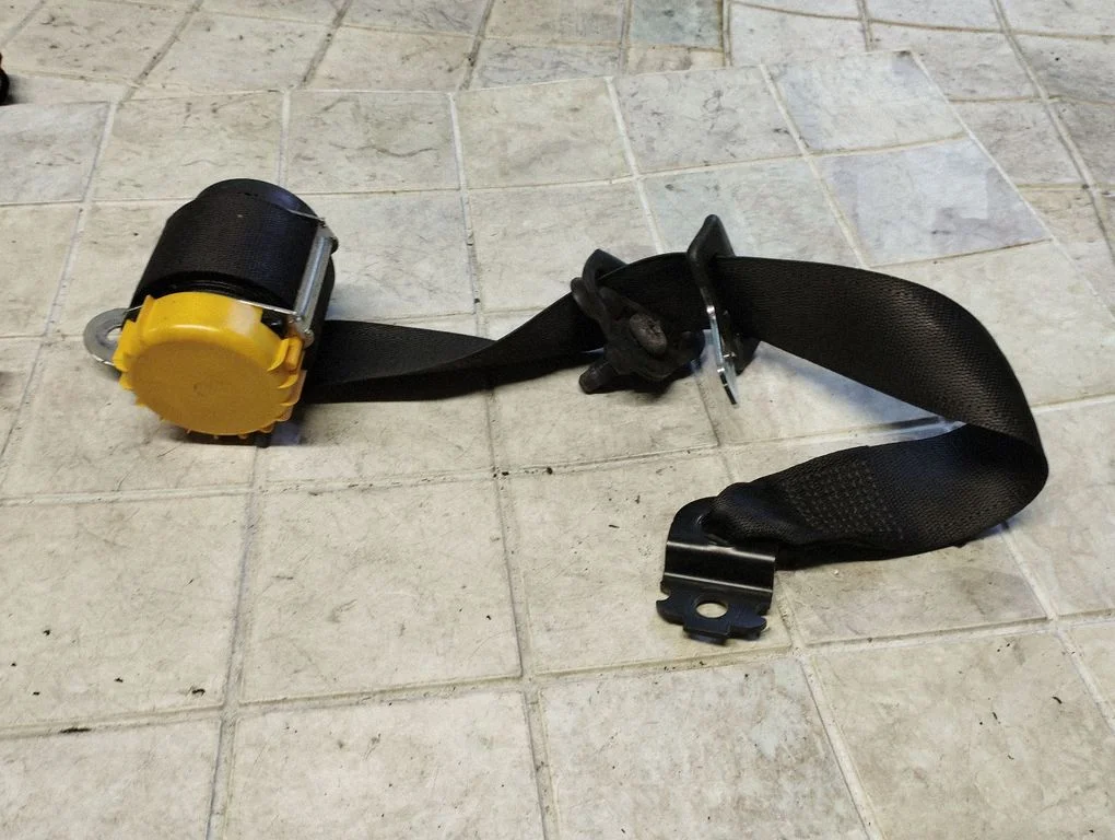 Rear seatbelt – rear left